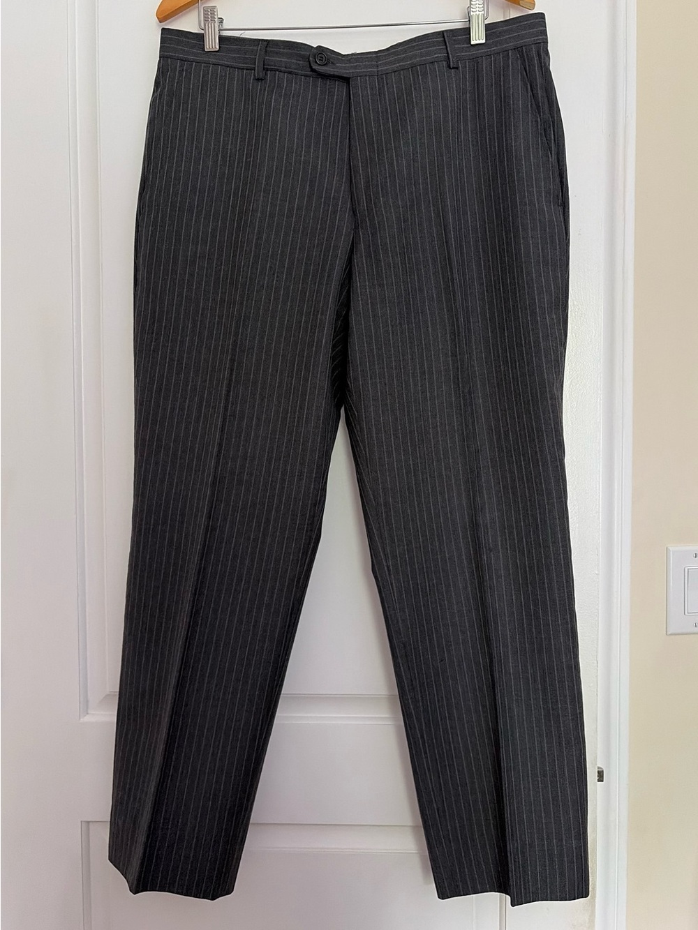 BURBERRY LONDON 2 Piece Men's Wool Charcoal Pinstripe Blazer and Pants - Picture 3 of 10